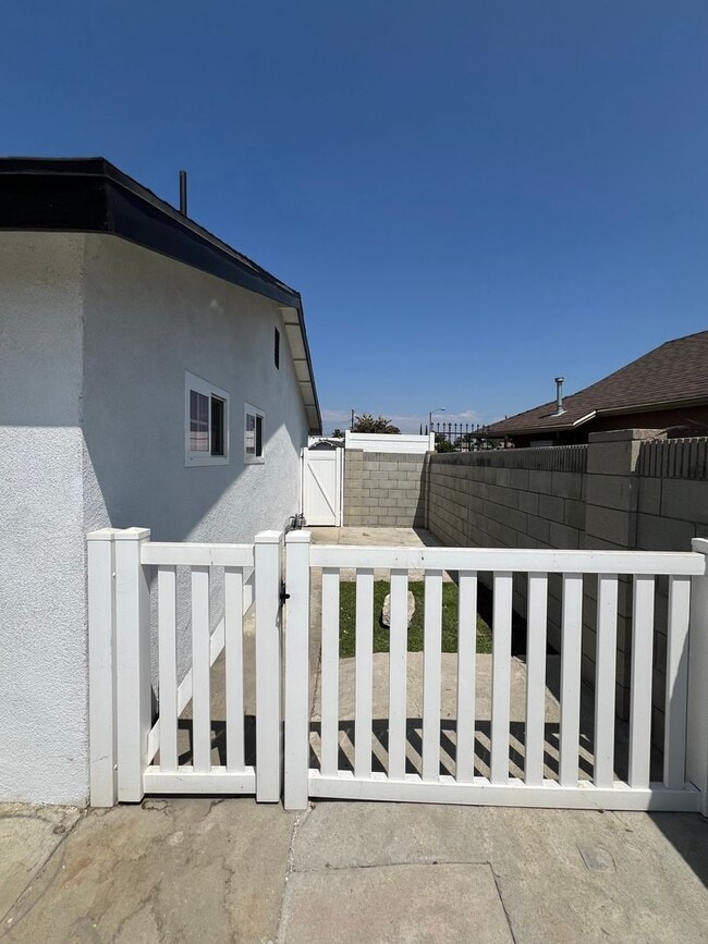 Building Photo - Charming 3 bed/ 2 bath home in El Monte!!