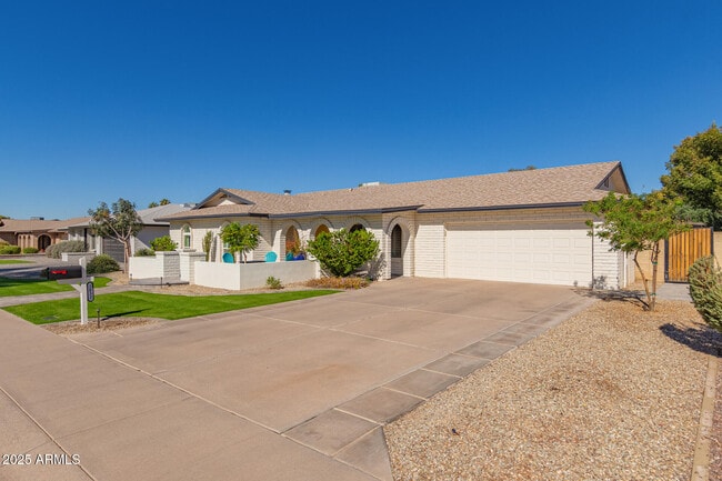 Building Photo - 2032 E Pegasus Dr