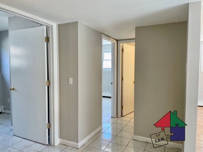 Building Photo - First Floor Two-Bedroom in Barre - Heat and Hot Water Included!