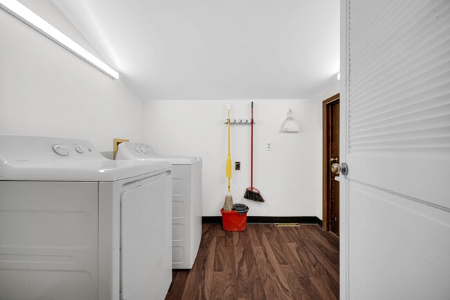 Building Photo - 2571 E Lincoln Hwy