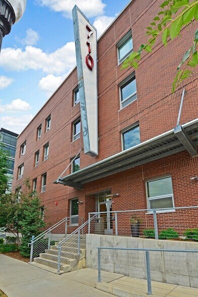 Building Photo - 710 N 4th St