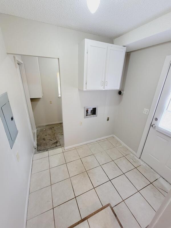 Building Photo - 1744 S Lark Ln