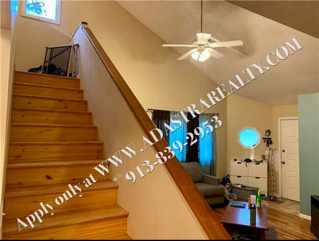 Building Photo - Beautiful 3 Bed 2 Bath Duplex in Lawrence-Available NOW!!