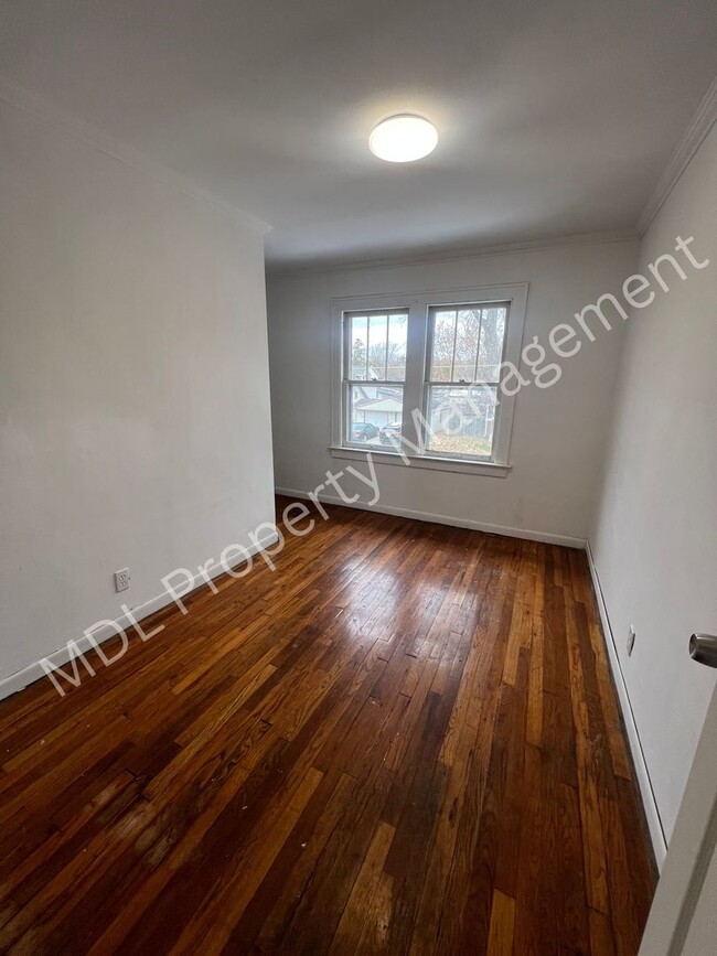 Building Photo - 3 bed 1 bath Home!