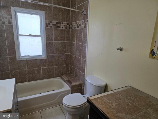 Building Photo - 239 Belleview Ave