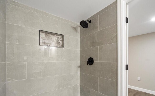 Building Photo - Luzerne