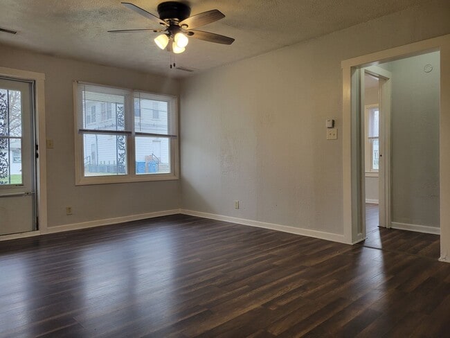 Building Photo - Your Next Home Awaits: 3 Bed 1 Bath Family!
