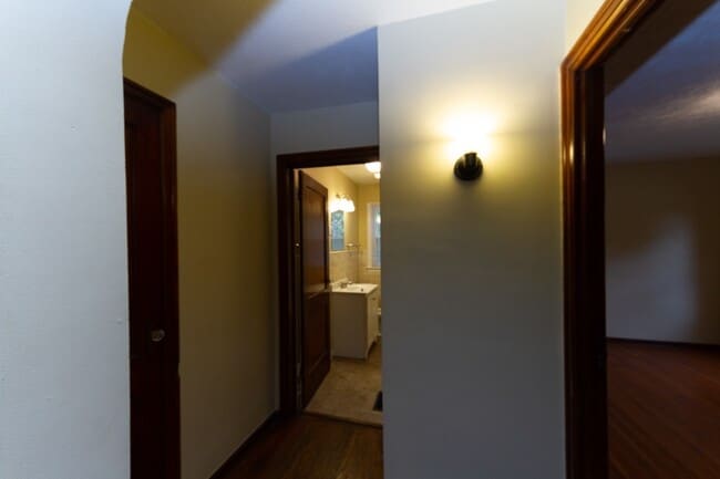 Building Photo - 1 bed 1 bath. Located in desirable Christi...
