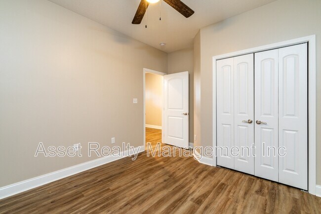 Building Photo - 127 Van Gilder Way
