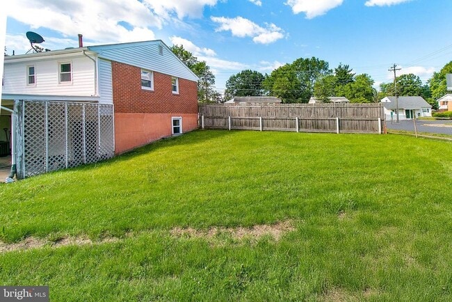 Building Photo - 9802 Lomond Dr