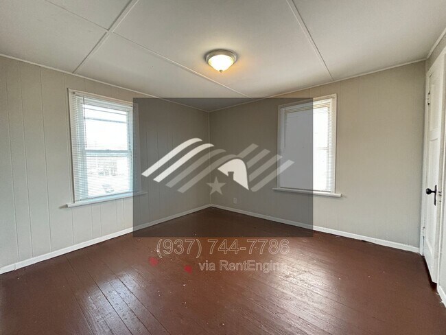 Building Photo - 515 Mertland Ave