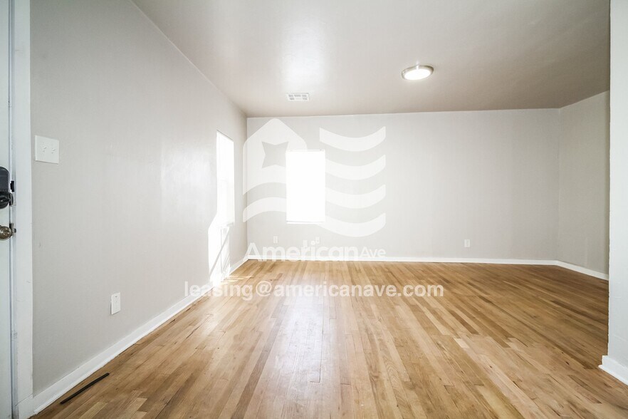 Building Photo - 206 W Kittyhawk Dr