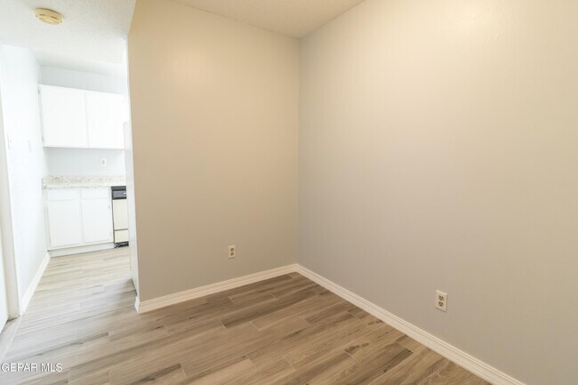 Building Photo - 4800 N Stanton St