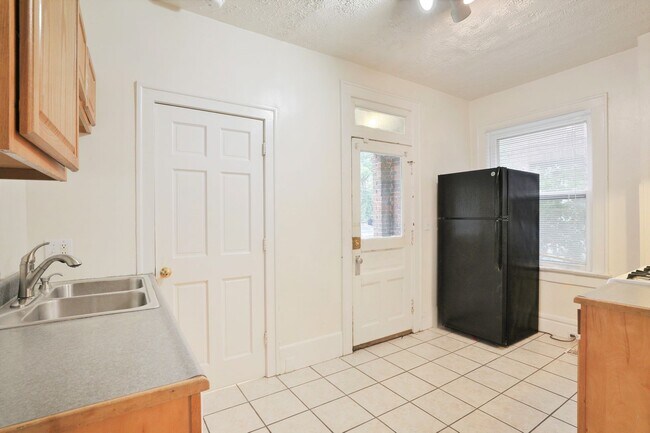 Building Photo - Central Campus - Newly renovated 4 Bedroom 2 Bathroom House