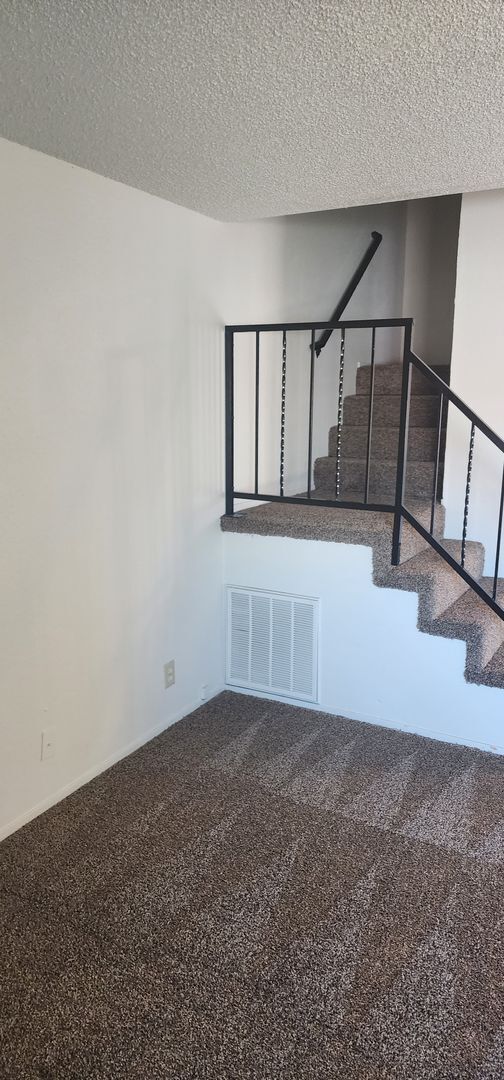 Building Photo - 2 Bedroom town home in Sparks!!