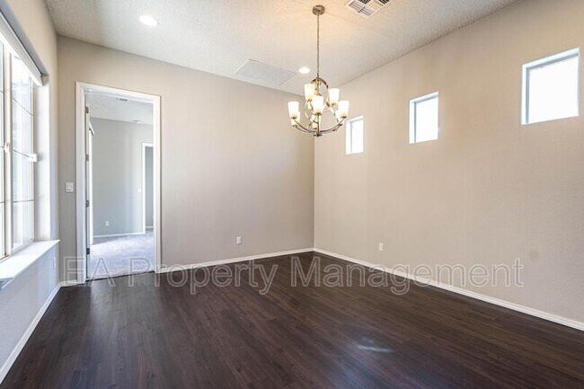 Building Photo - 827 Mesa Roja Trail NE