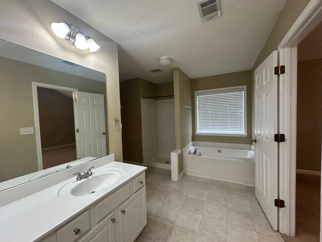 Building Photo - 1608 Hemburg Trace