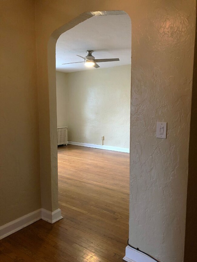 Building Photo - Spacious One Bedroom In Heart Of Shadyside