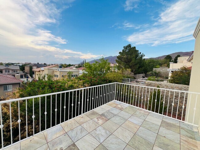 Building Photo - Stunning 4 bedroom, 3 bath home in West El...