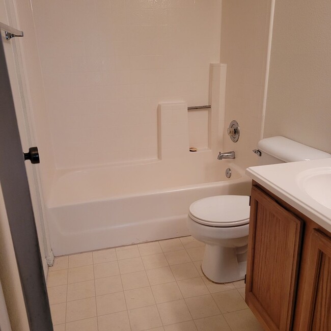 Building Photo - !!REDUCED RENT!!! Condo, 2 Bedroom, Southside