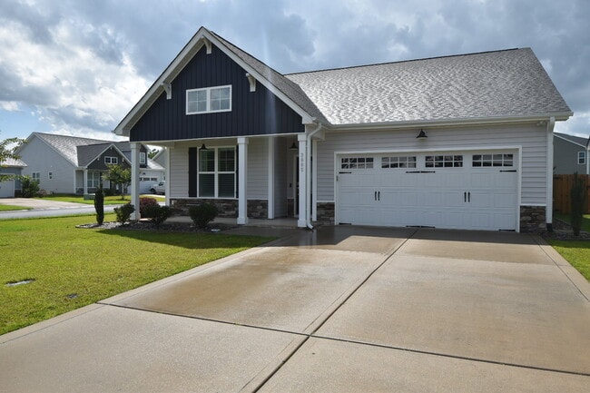 Building Photo - 3005 Primrose Ln
