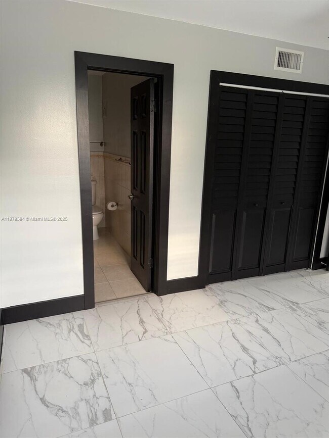 Building Photo - 6921 SW 129th Ave