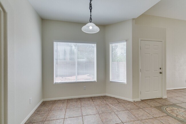 Building Photo - Charming 3-Bedroom Single-Story Home in Elkhorn!