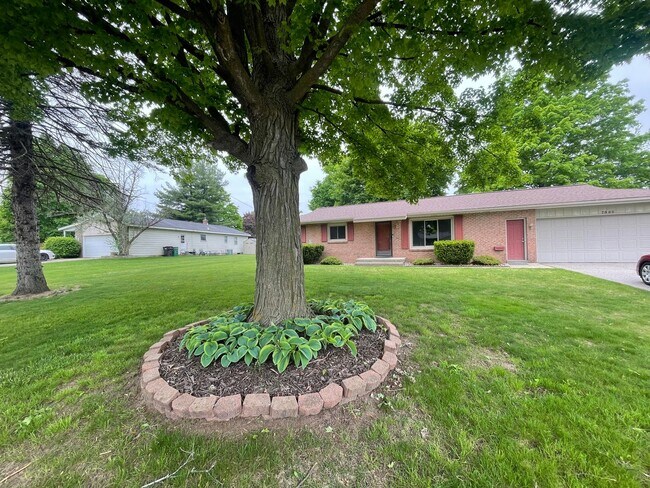 Building Photo - Ranch located in Jenison School District