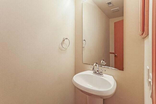 Building Photo - 6907 Desperado Dr SE