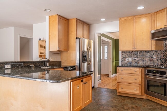 Building Photo - 5 Lowther Pl