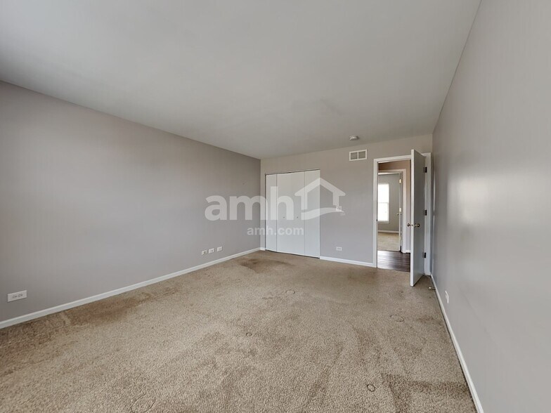 Building Photo - 9781 Chetwood Dr