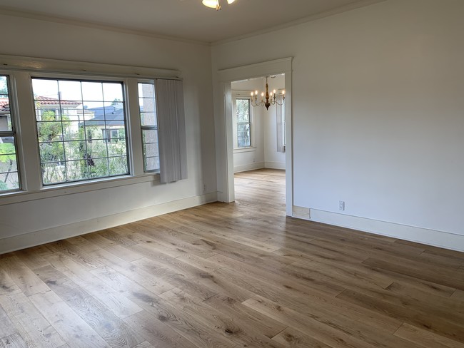 Lounge to dining room - 1417 Ellsmere Ave