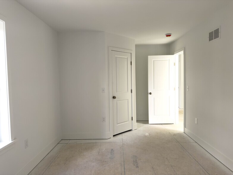 Building Photo - 108 Meadows Bnd