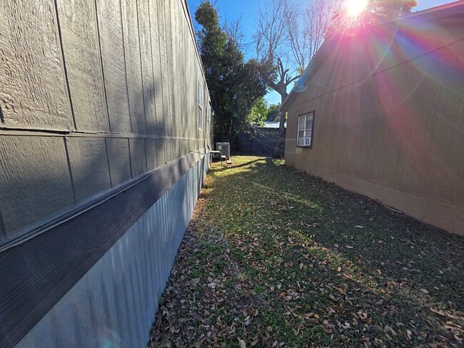 Building Photo - 104 Clark St