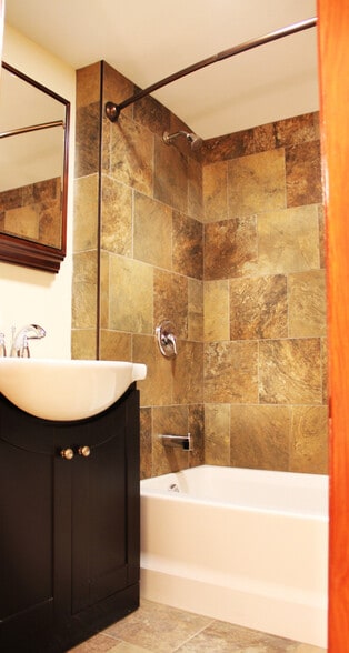 Building Photo - 62 George St