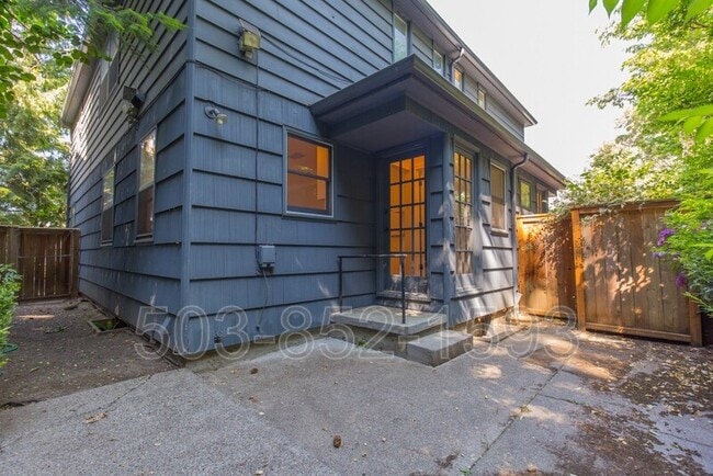 Building Photo - 2762 NW Quimby St