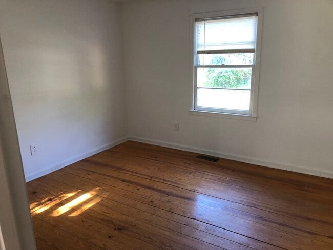 Building Photo - Newly remodeled home is located in Lancaster, SC 29720.