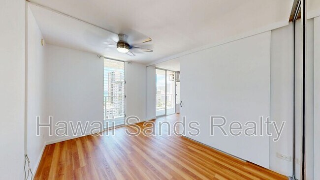 Building Photo - 2452 Tusitala St