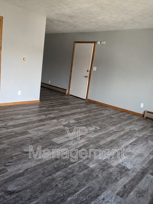 Building Photo - 2607 Diehn Ave