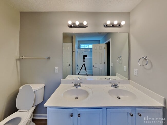 Building Photo - 4812 Chapel Ridge Dr