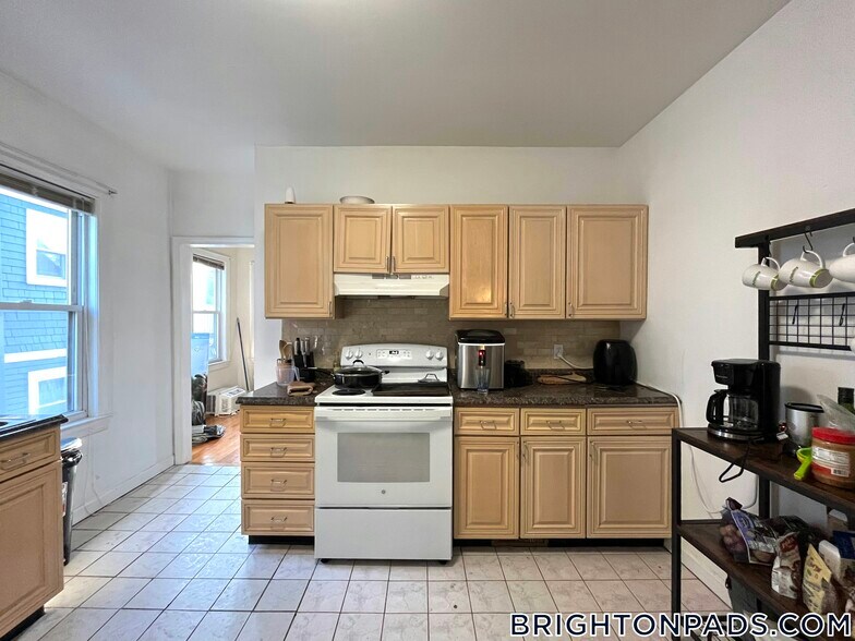 Building Photo - 66 Brooks St