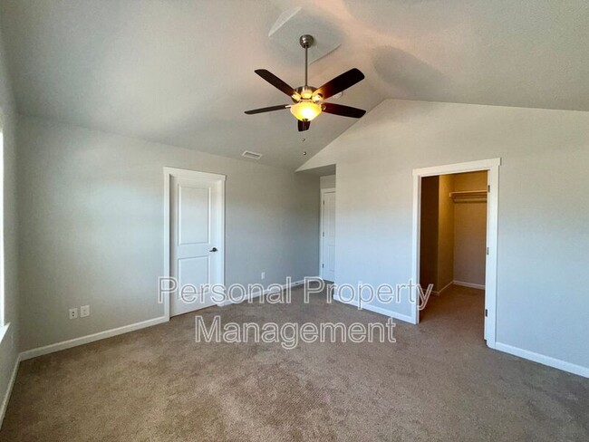 Building Photo - 5839 NE 56th Pl