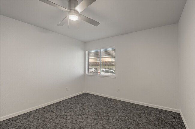 Building Photo - 1805 Ave Q