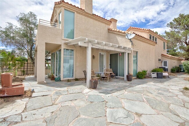 Building Photo - 8949 Diamond Falls Dr