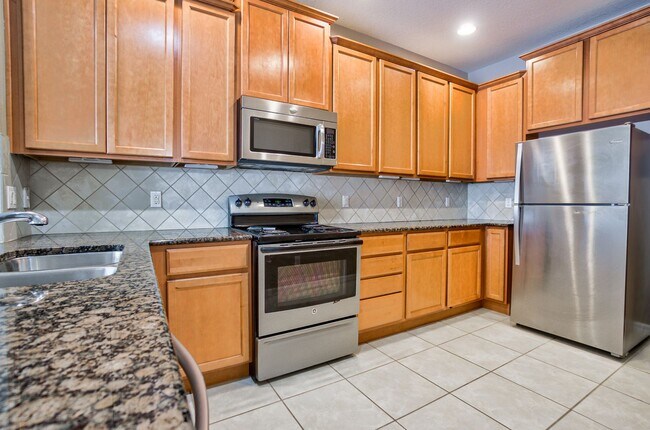 Building Photo - Beautiful 3/3 w/ 2 Car Garage in Gated Vil...