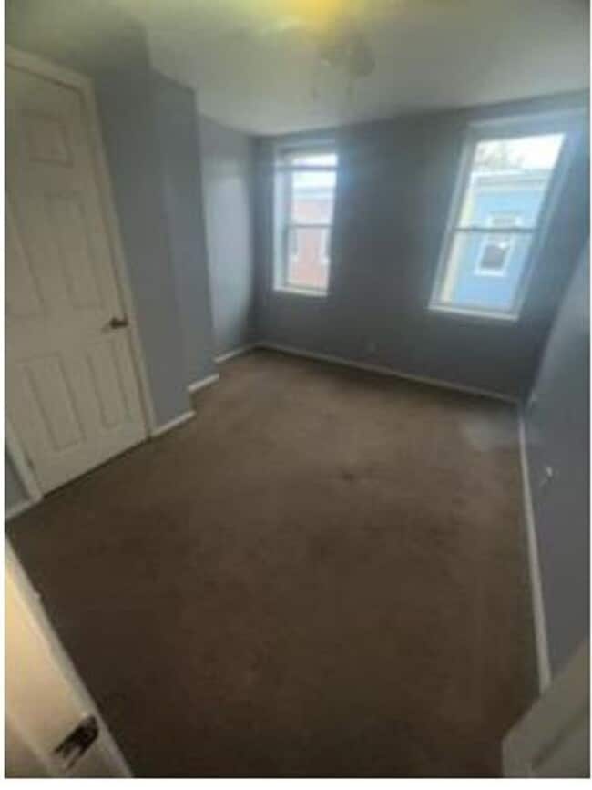 Building Photo - Cozy 2BR/1Bath on lovely quiet block, community garden, Calvert Street park!