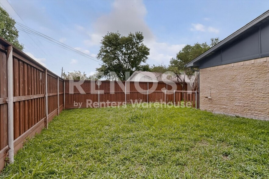 Building Photo - 913 Overdowns Dr