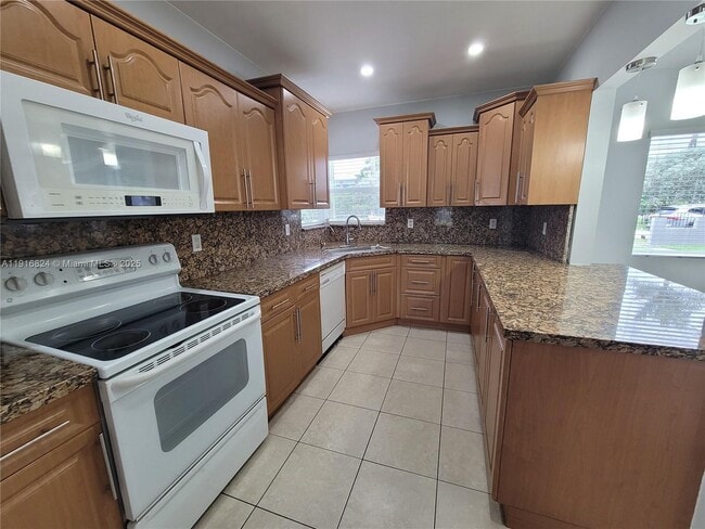 Building Photo - 8839 SW 28th St