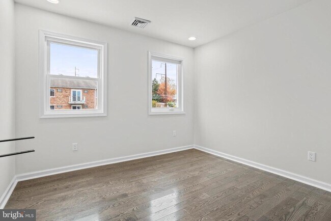 Building Photo - 819 11th Ave