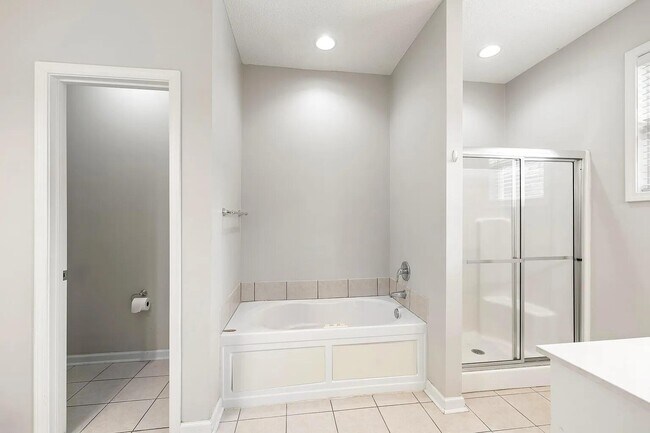 Building Photo - 3225 Mayflower Ln